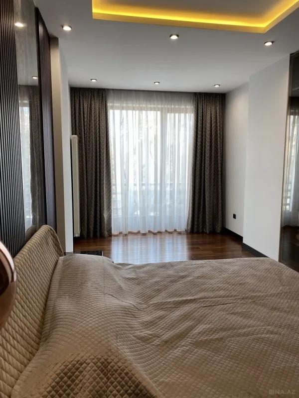 Kirayə verilir 2 otaqlı mənzil 94 m²