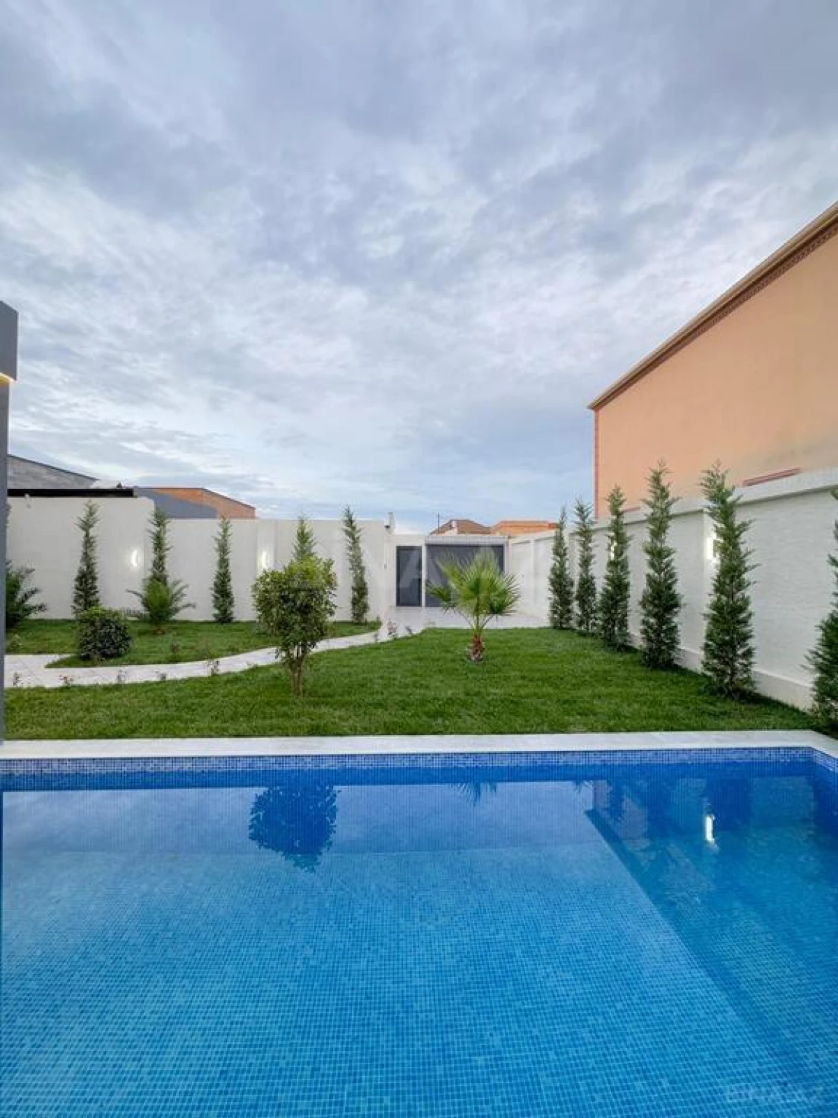 Satılır 4 otaqlı həyət evi 180 m²