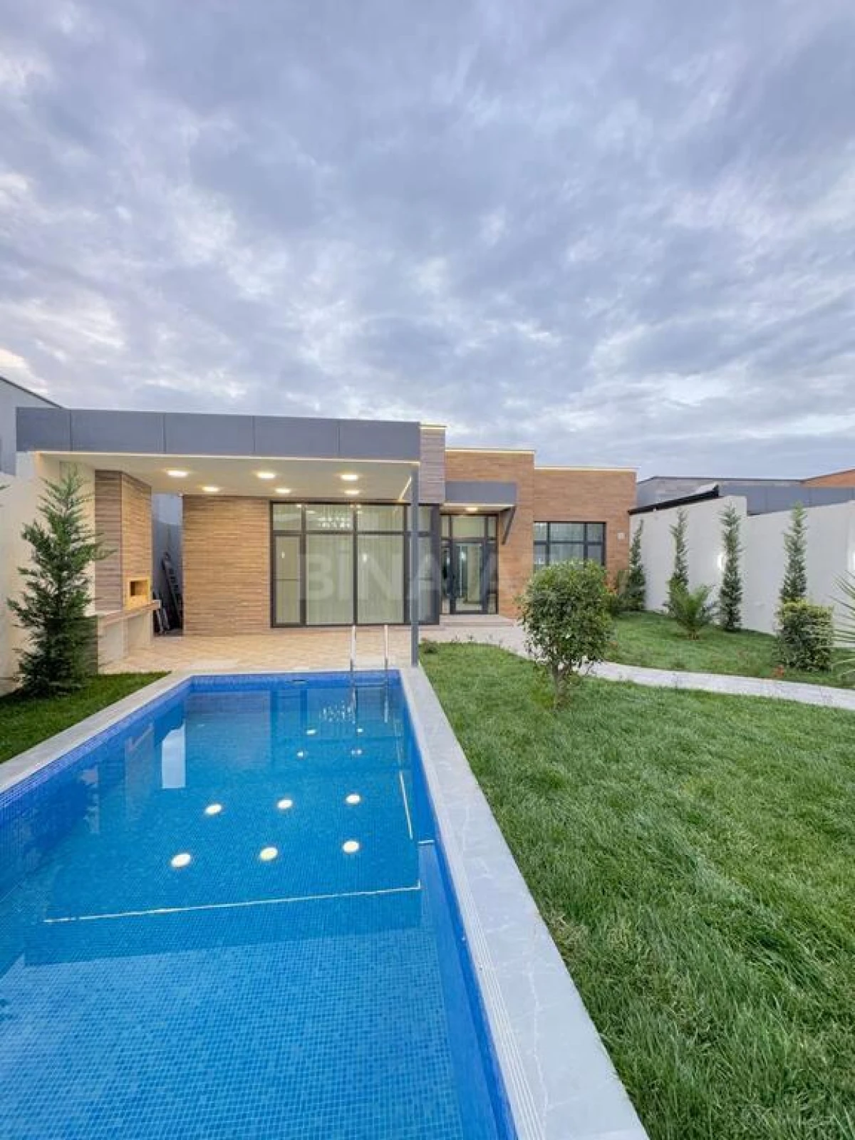 Satılır 4 otaqlı həyət evi 180 m²