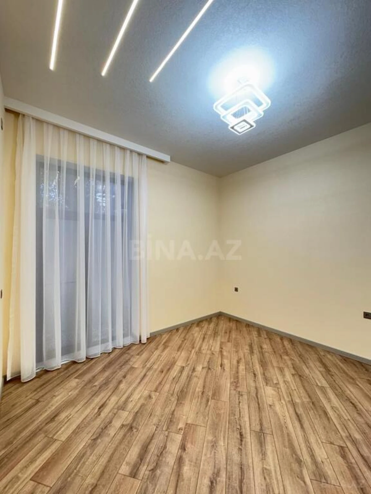 Satılır 4 otaqlı həyət evi 180 m²