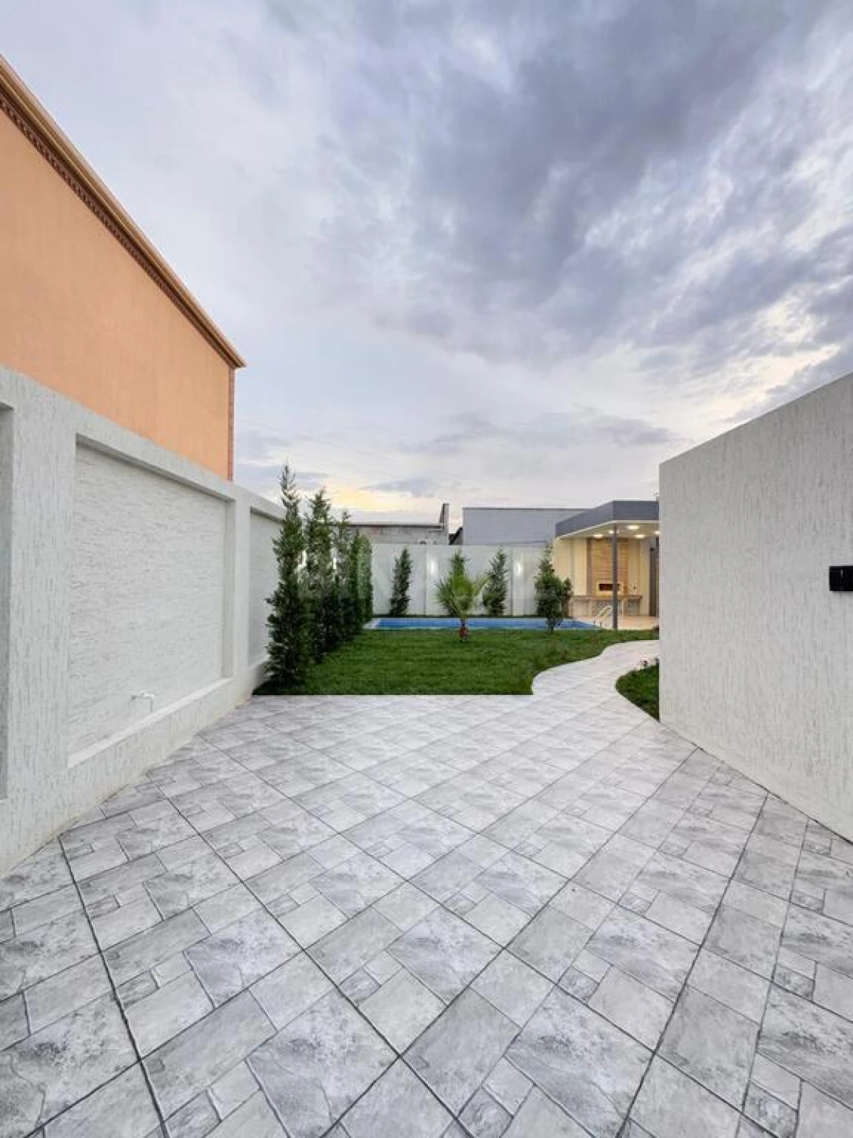 Satılır 4 otaqlı həyət evi 180 m²