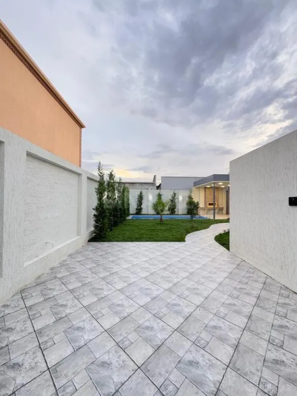 Satılır 4 otaqlı həyət evi 180 m²