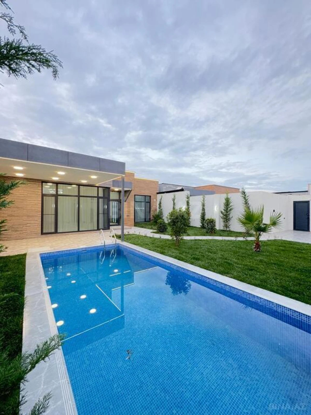 Satılır 4 otaqlı həyət evi 180 m²