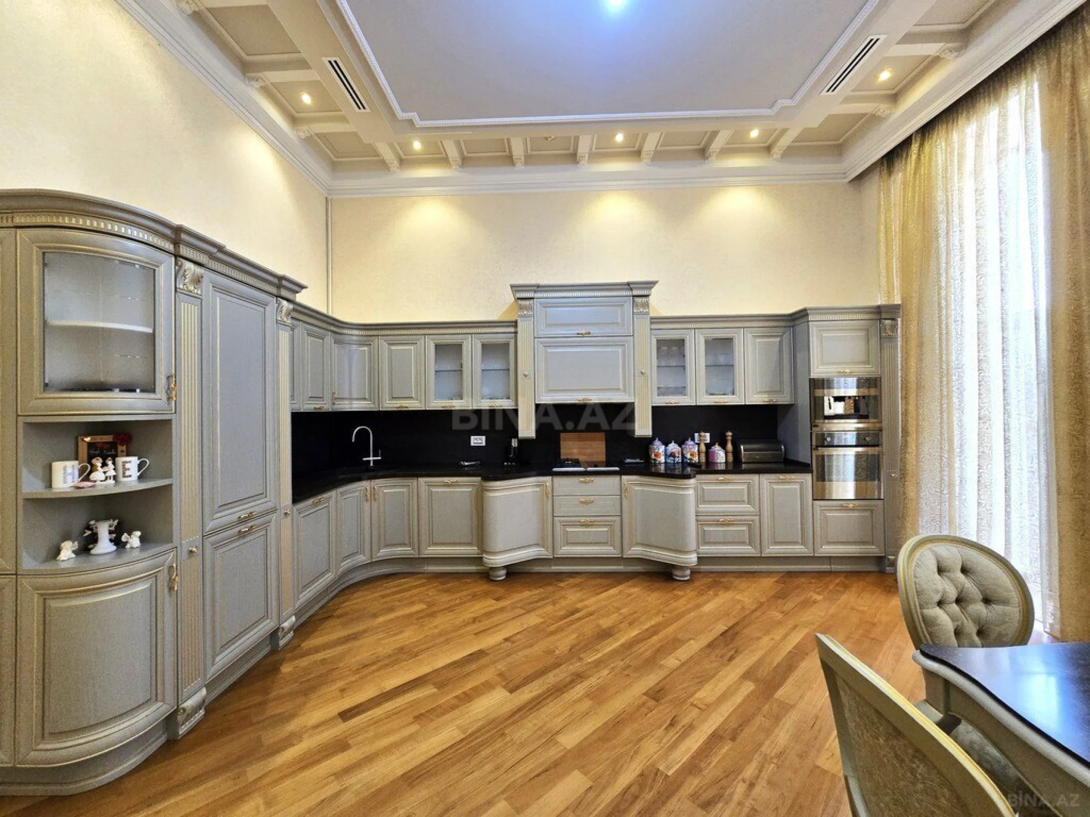 Kirayə verilir 6 otaqlı mənzil 360 m²