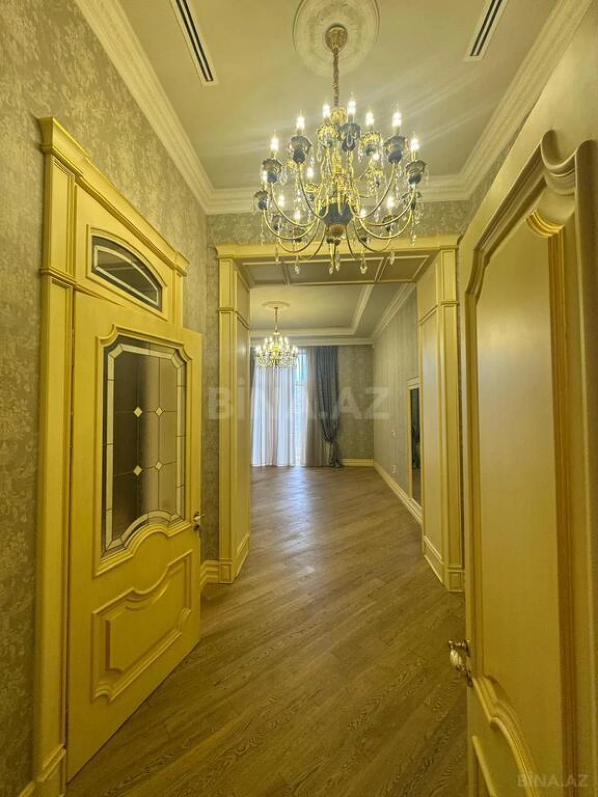 Kirayə verilir 6 otaqlı mənzil 360 m²