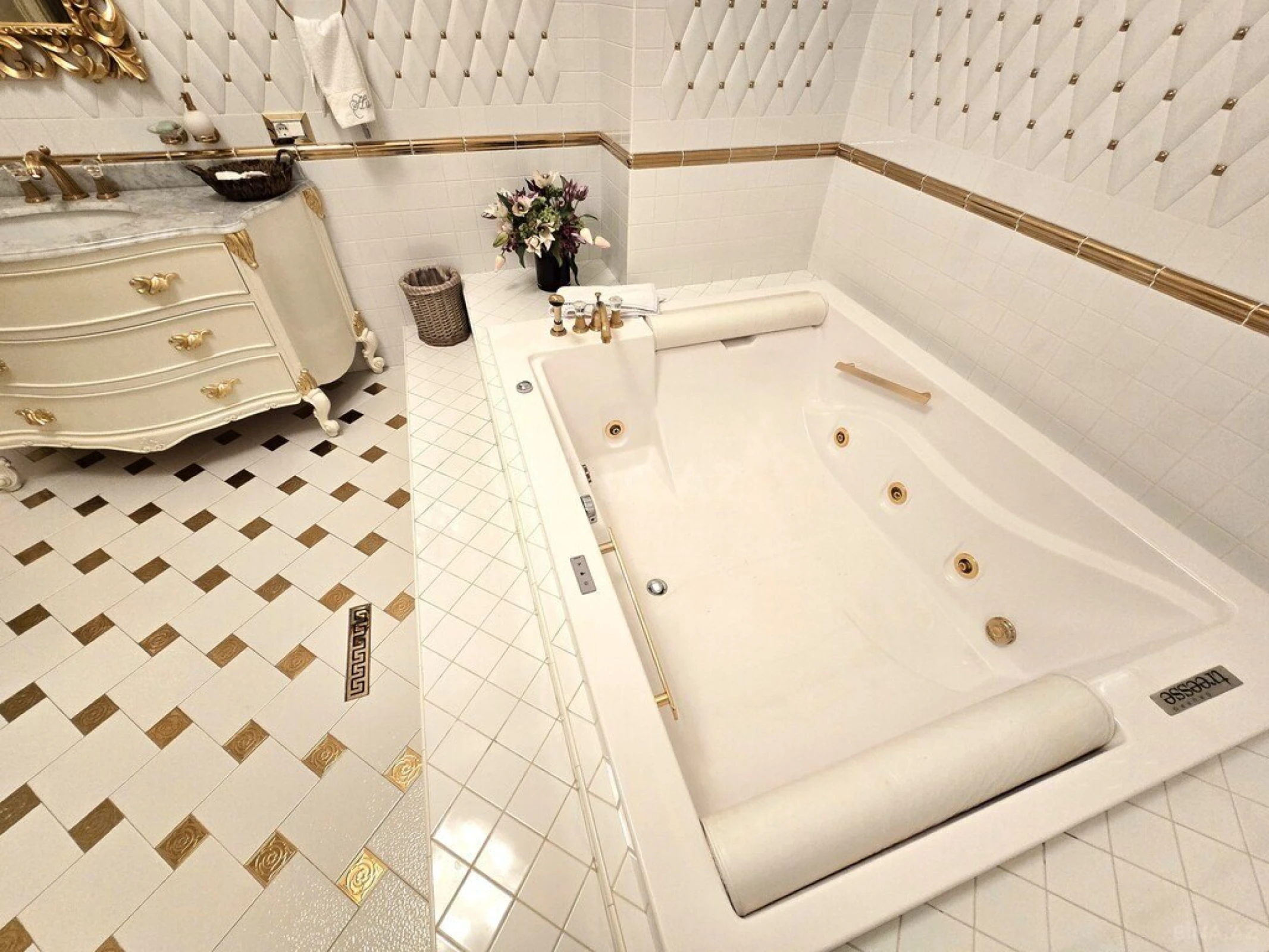 Kirayə verilir 6 otaqlı mənzil 360 m²