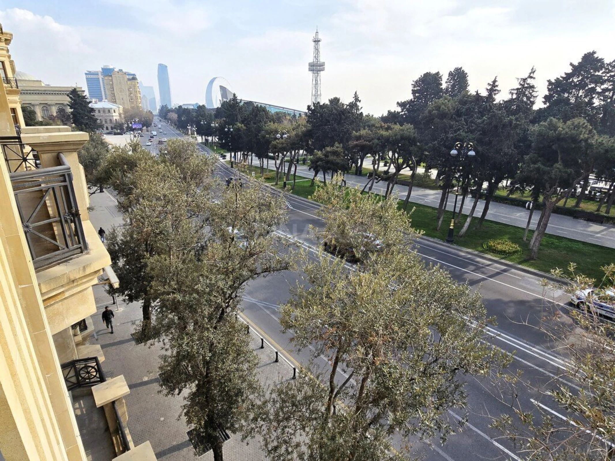 Kirayə verilir 6 otaqlı mənzil 360 m²