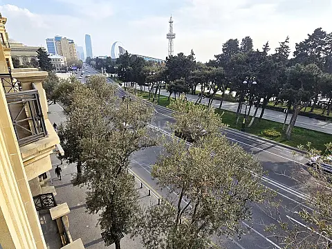 Kirayə verilir 6 otaqlı mənzil 360 m²