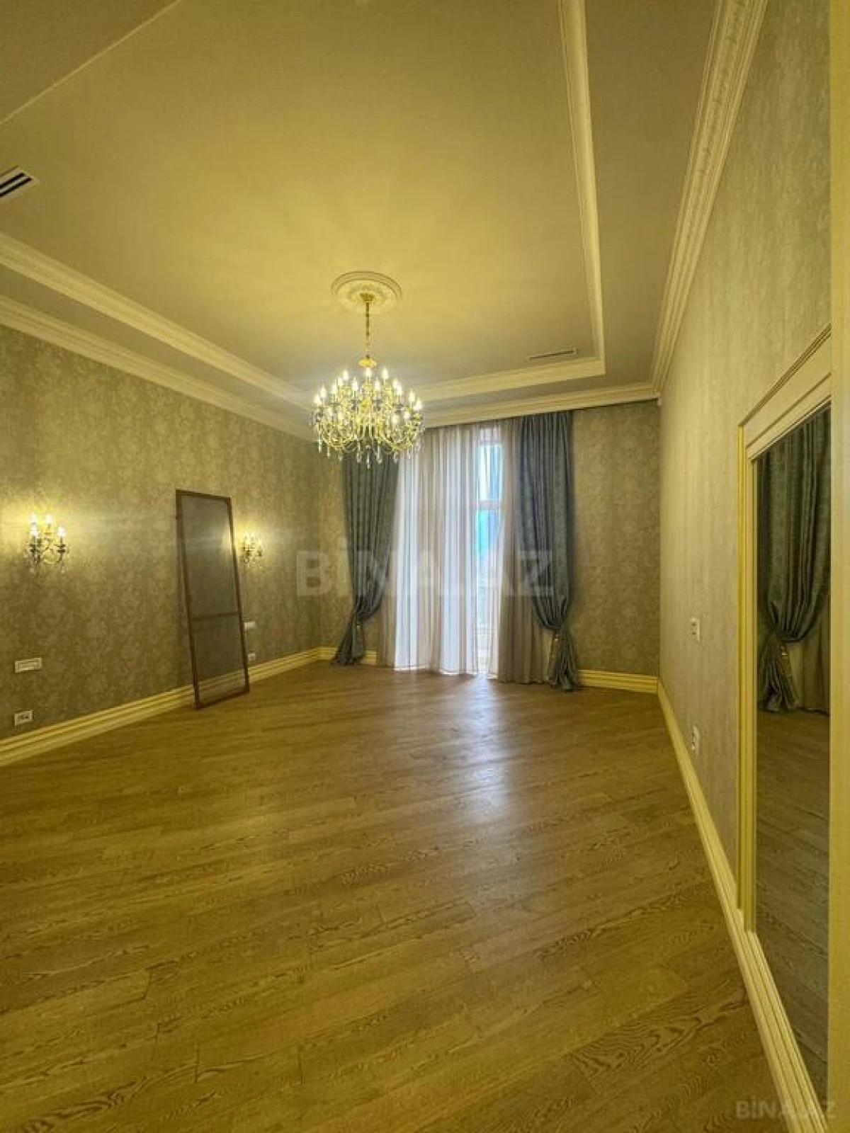 Kirayə verilir 6 otaqlı mənzil 360 m²