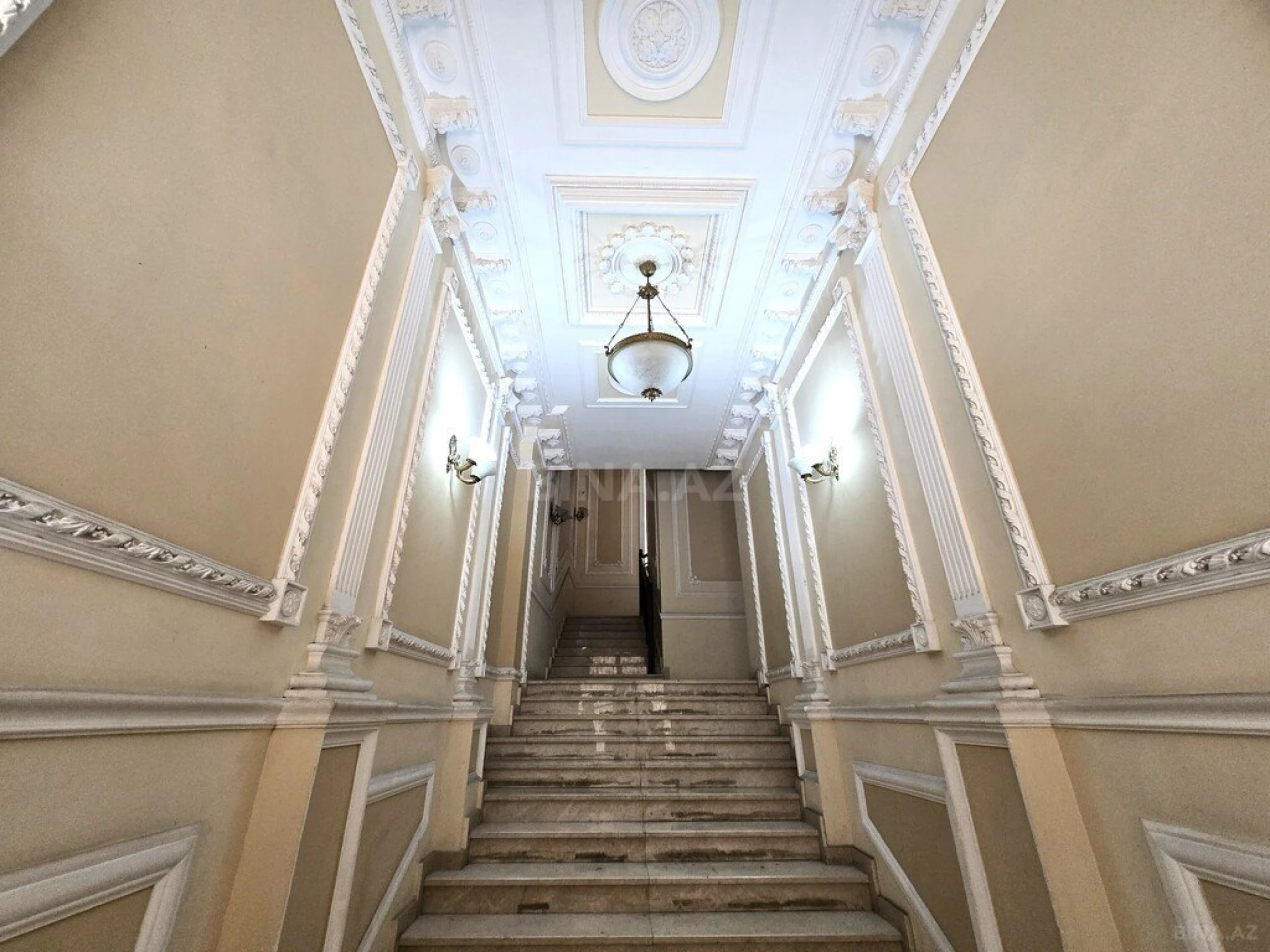 Kirayə verilir 6 otaqlı mənzil 360 m²