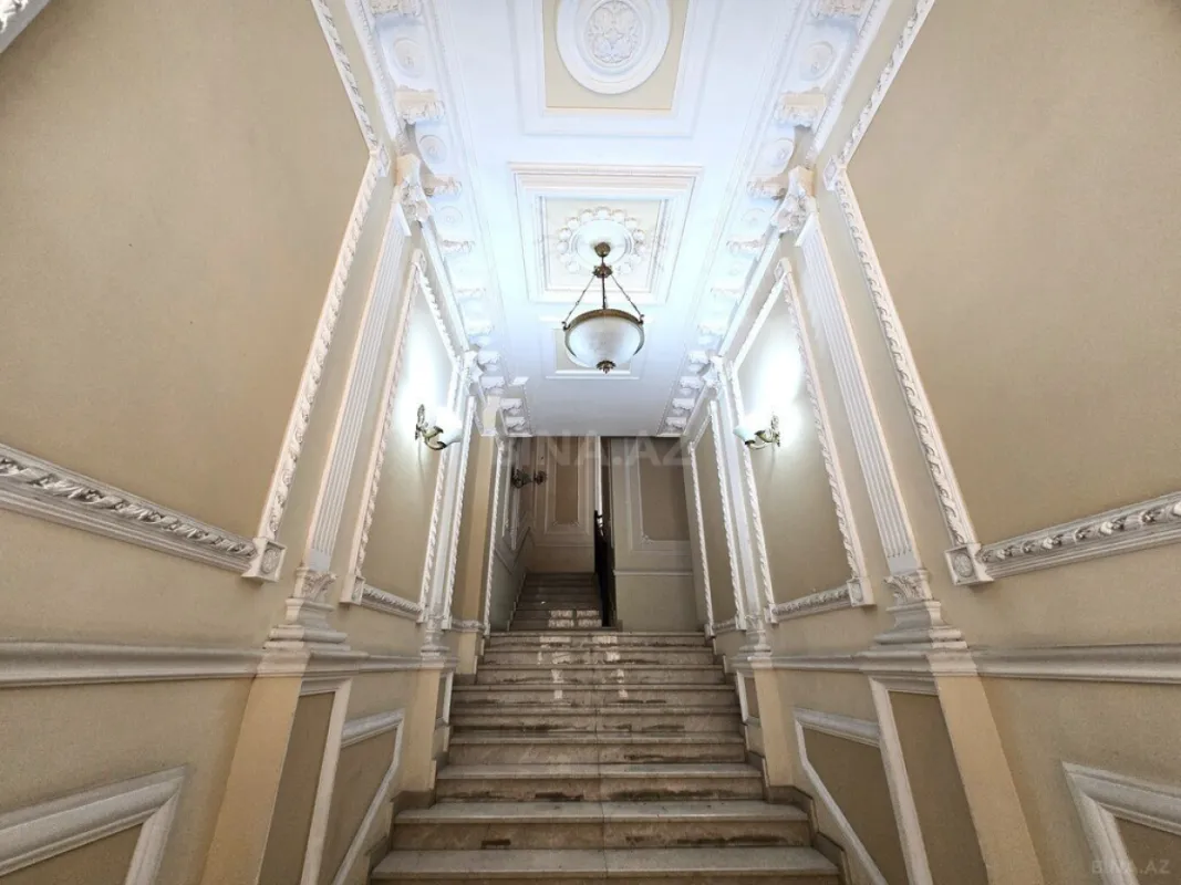 Kirayə verilir 6 otaqlı mənzil 360 m²