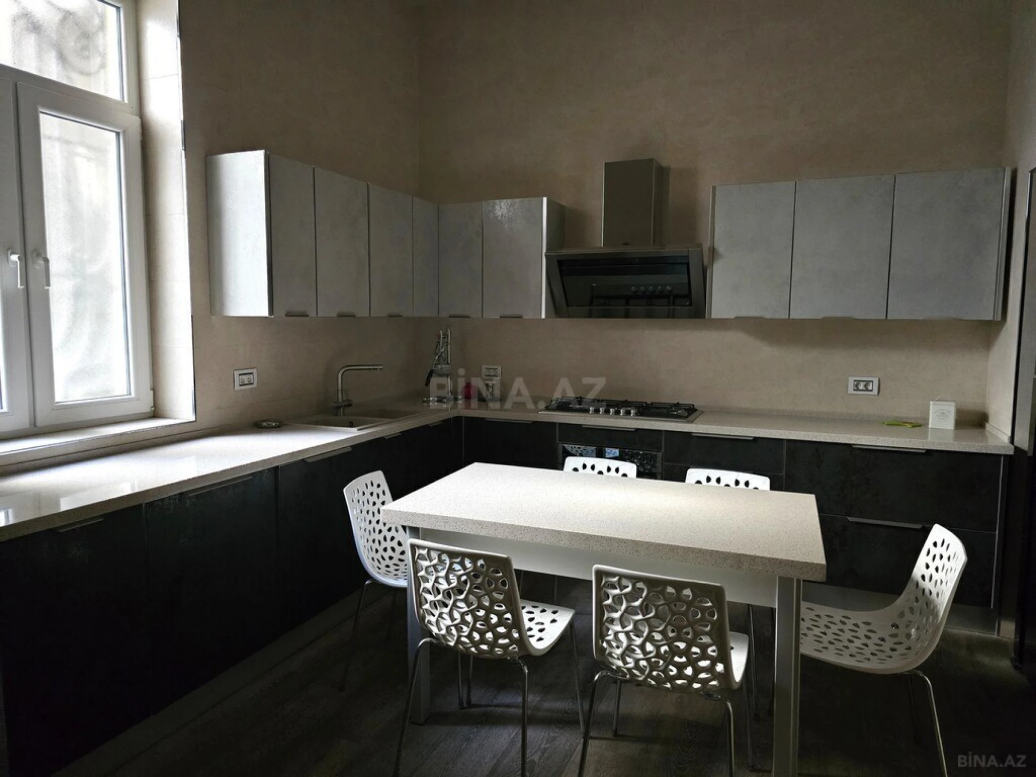 Kirayə verilir 6 otaqlı mənzil 360 m²