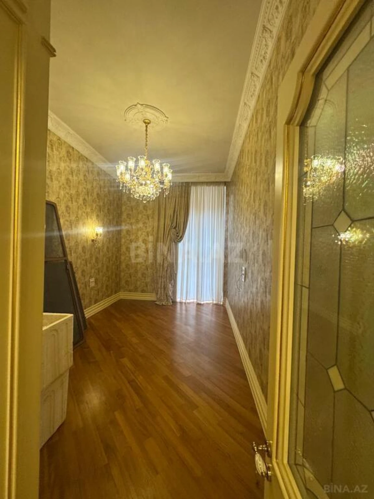 Kirayə verilir 6 otaqlı mənzil 360 m²
