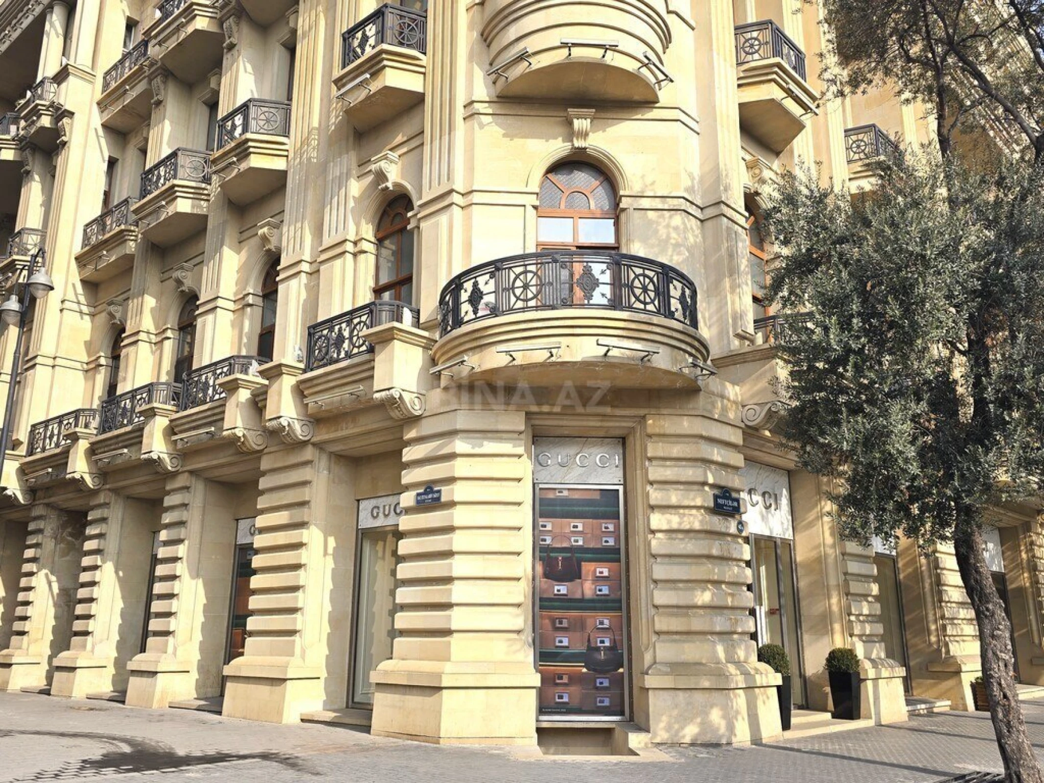 Kirayə verilir 6 otaqlı mənzil 360 m²