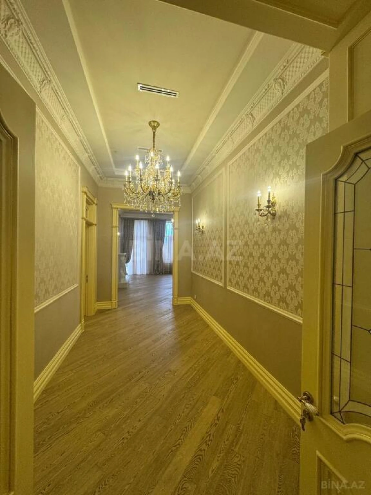 Kirayə verilir 6 otaqlı mənzil 360 m²