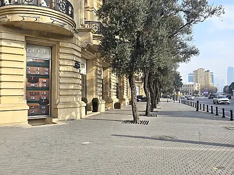 Kirayə verilir 6 otaqlı mənzil 360 m²