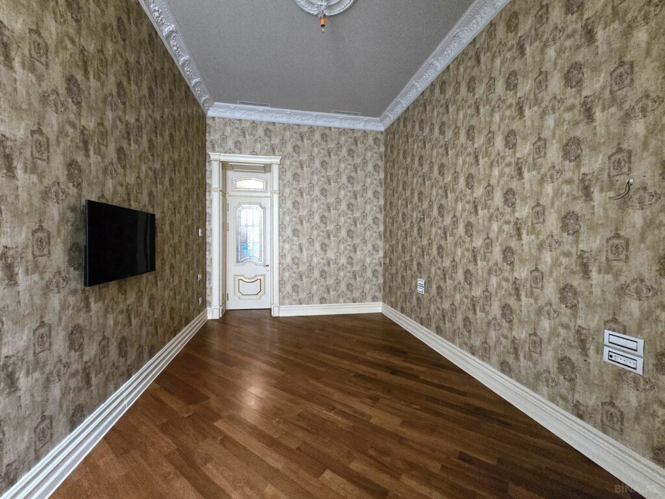Kirayə verilir 6 otaqlı mənzil 360 m²