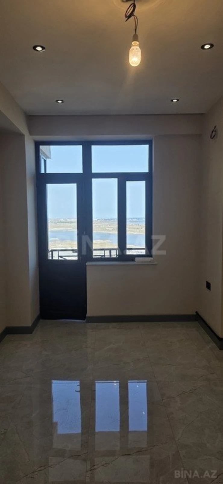 Satılır 3 otaqlı mənzil 136 m²