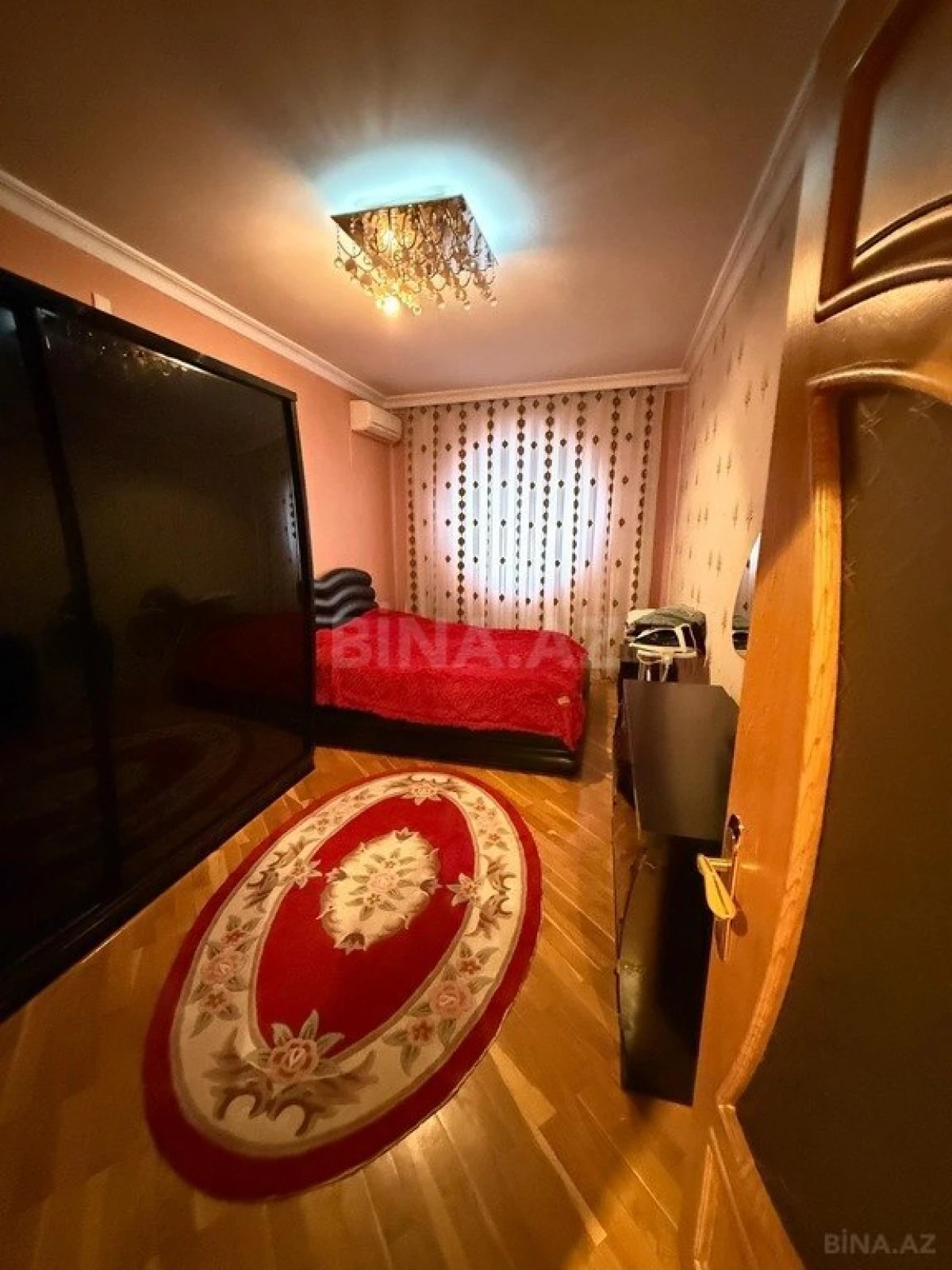 Satılır 3 otaqlı mənzil 135 m²