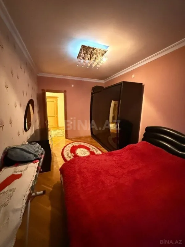 Satılır 3 otaqlı mənzil 135 m²