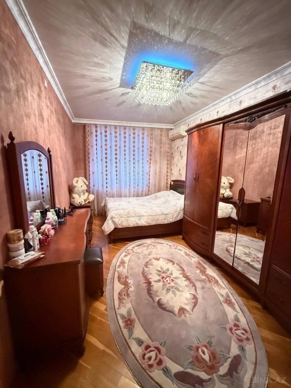 Satılır 3 otaqlı mənzil 135 m²