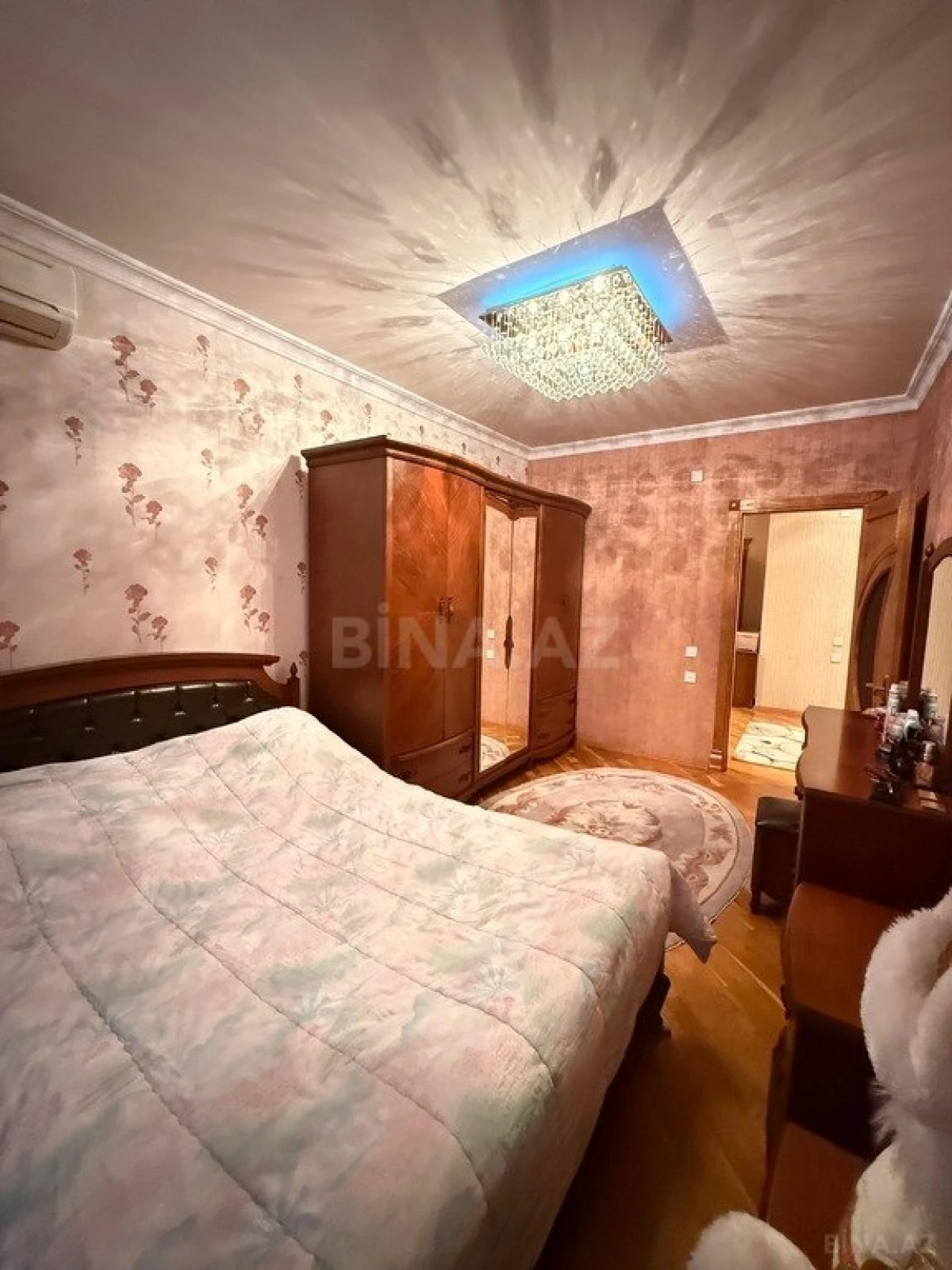 Satılır 3 otaqlı mənzil 135 m²