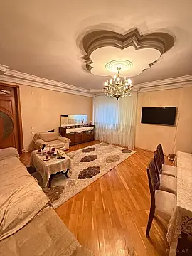 Satılır 3 otaqlı mənzil 135 m²