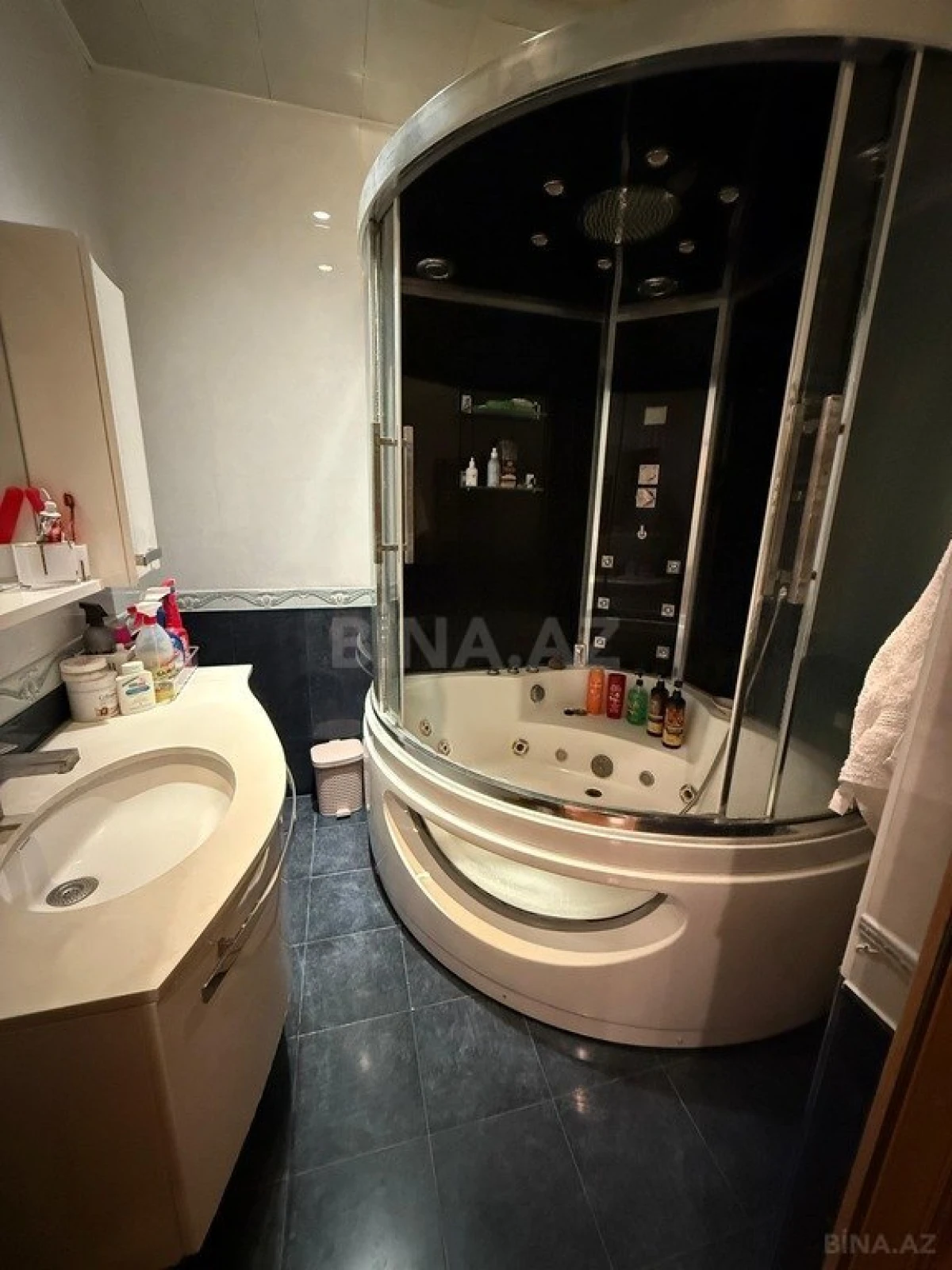 Satılır 3 otaqlı mənzil 135 m²