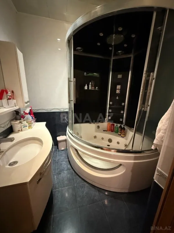 Satılır 3 otaqlı mənzil 135 m²