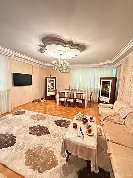 Satılır 3 otaqlı mənzil 135 m²