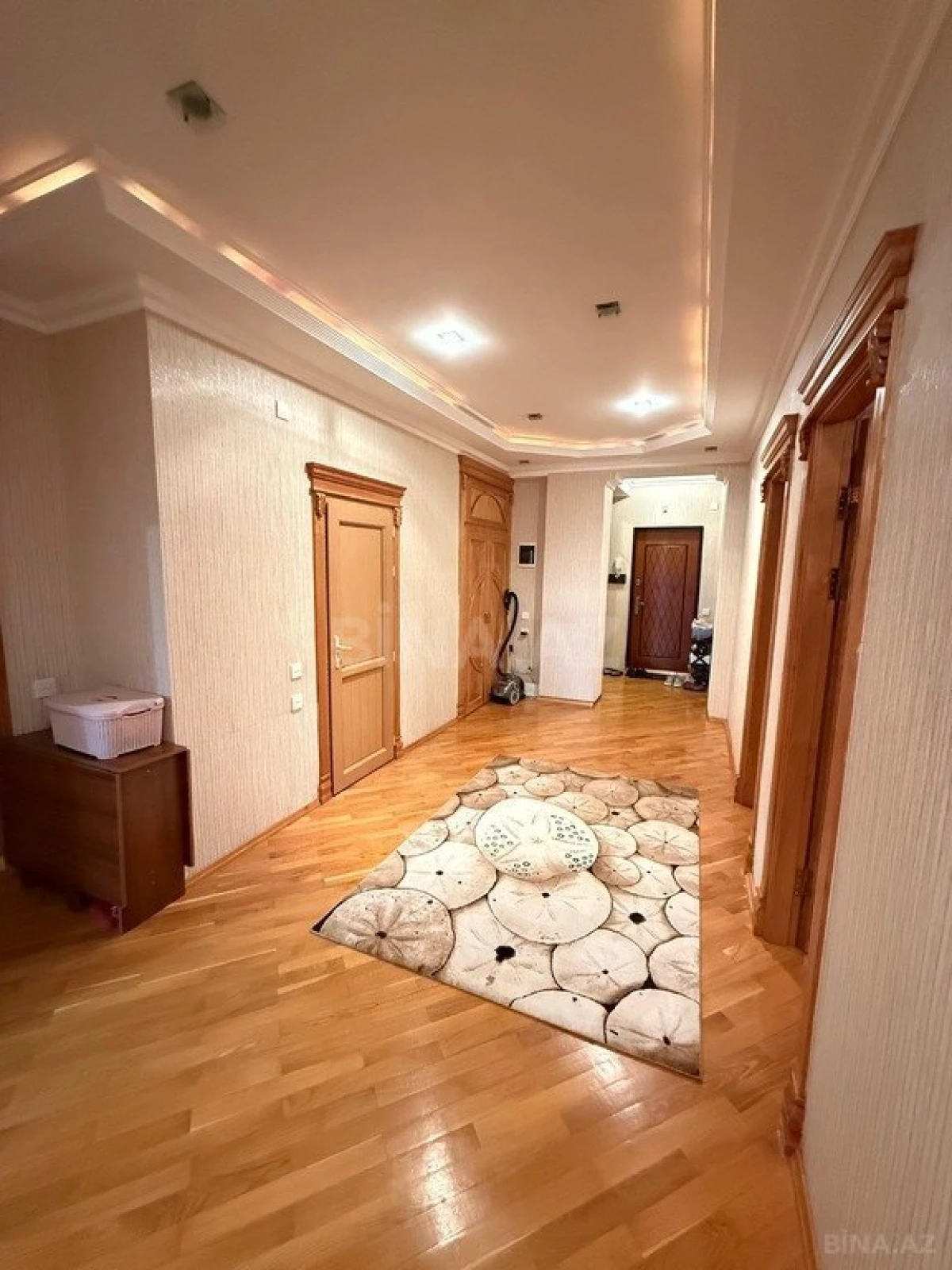 Satılır 3 otaqlı mənzil 135 m²