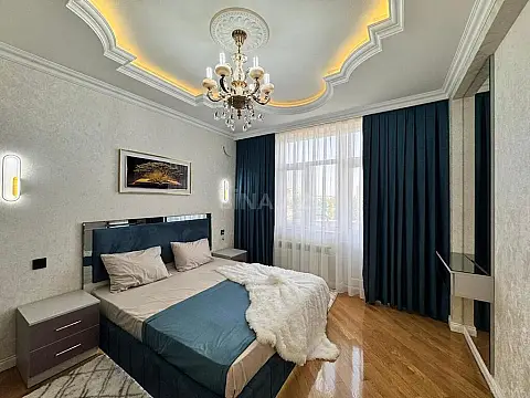 Satılır 2 otaqlı mənzil 82 m²