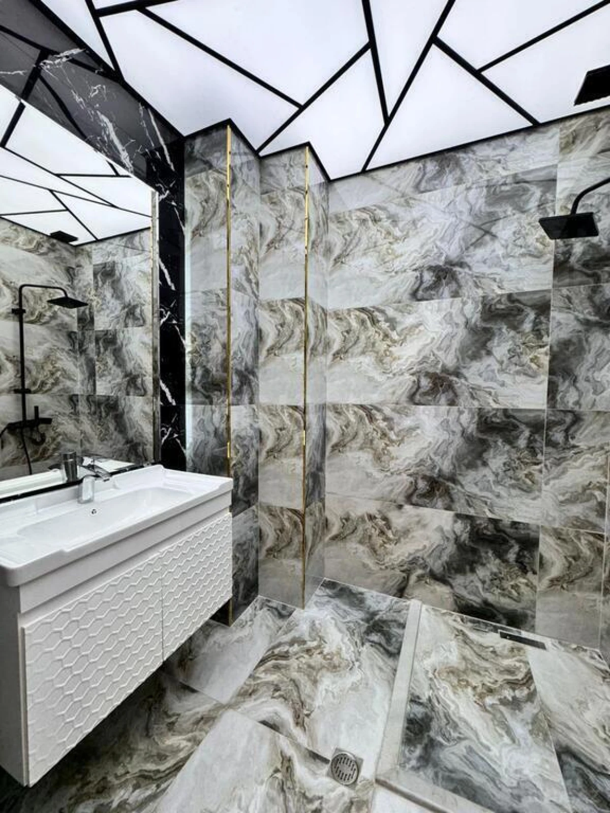 Satılır 2 otaqlı mənzil 82 m²