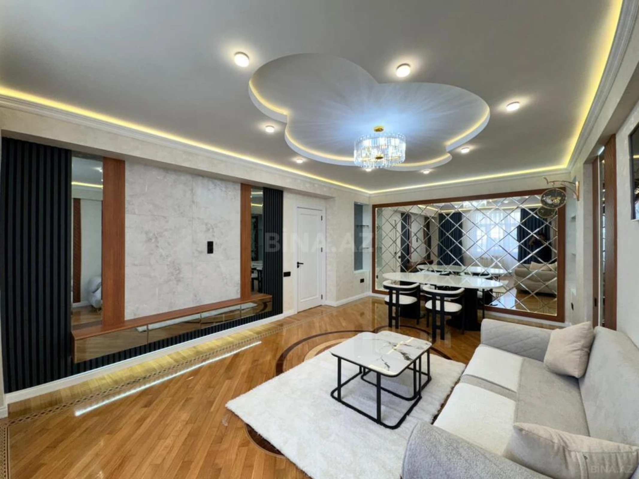 Satılır 2 otaqlı mənzil 82 m²