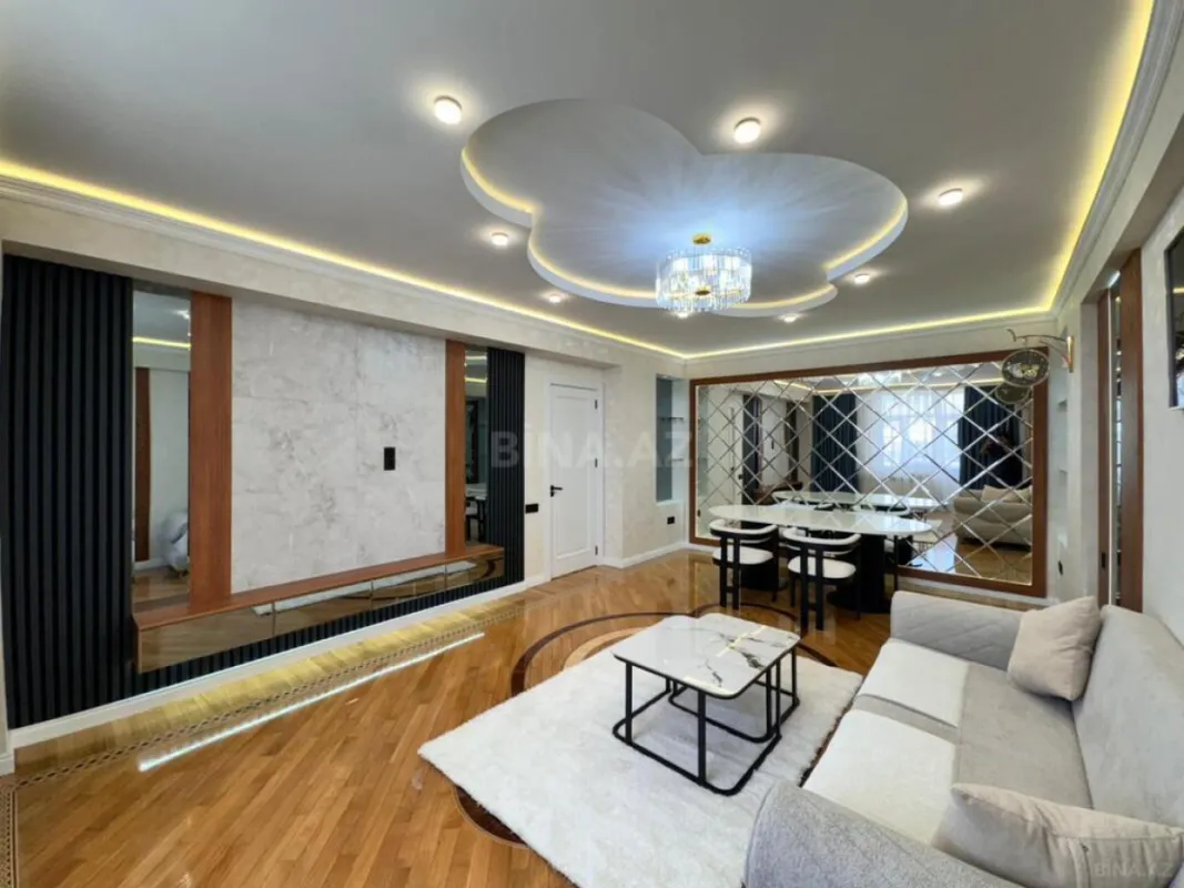 Satılır 2 otaqlı mənzil 82 m²