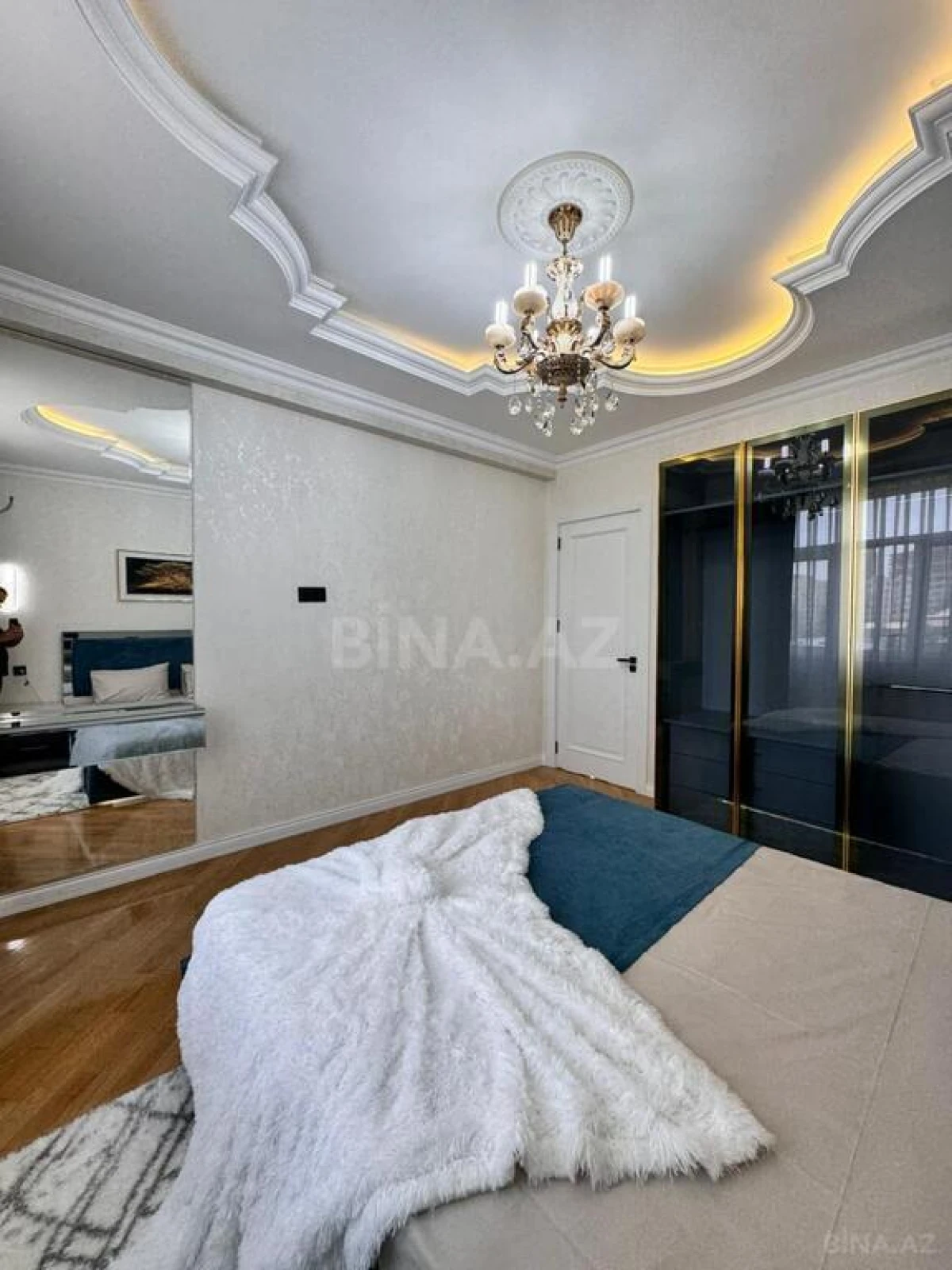 Satılır 2 otaqlı mənzil 82 m²