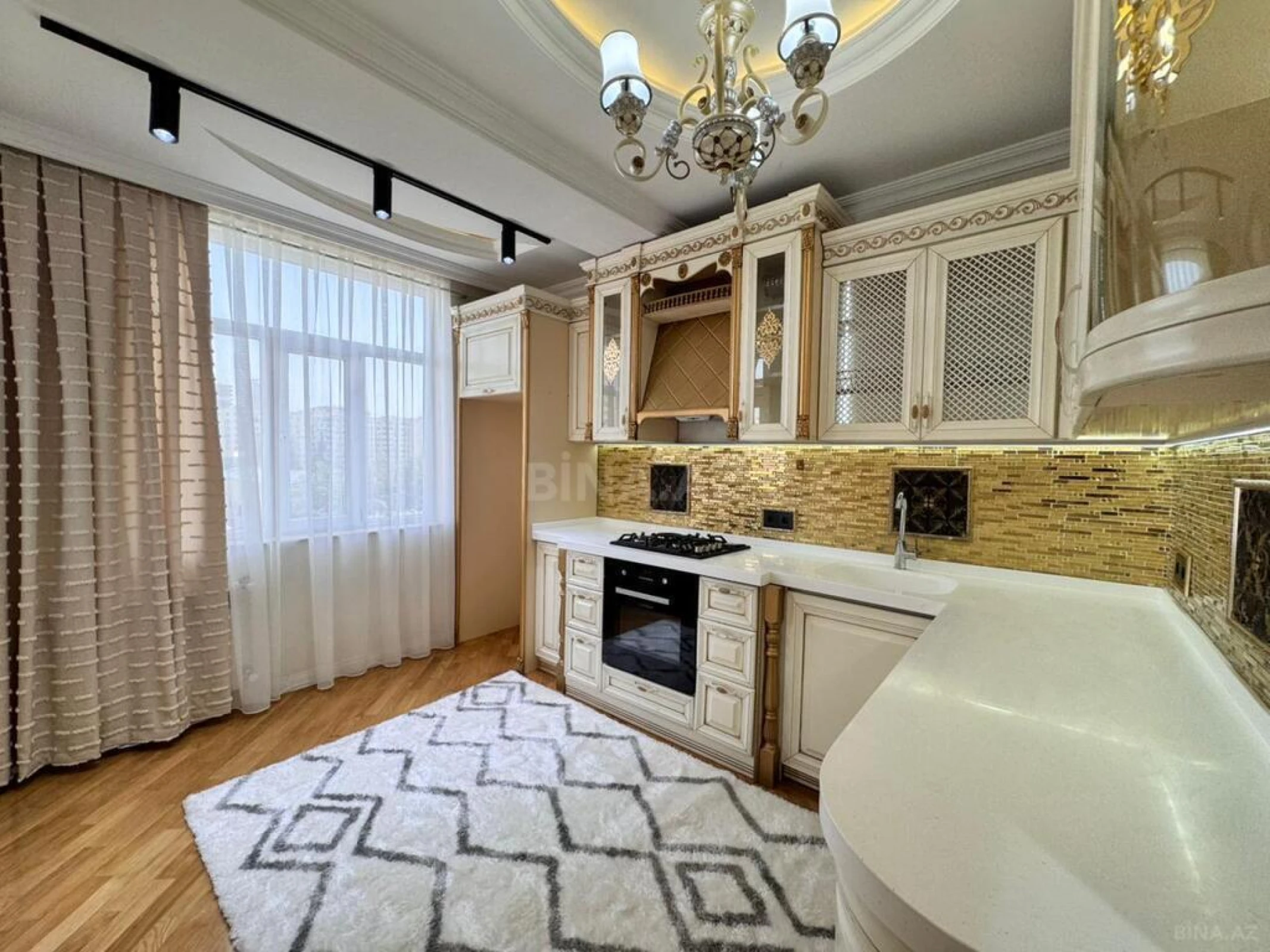 Satılır 2 otaqlı mənzil 82 m²