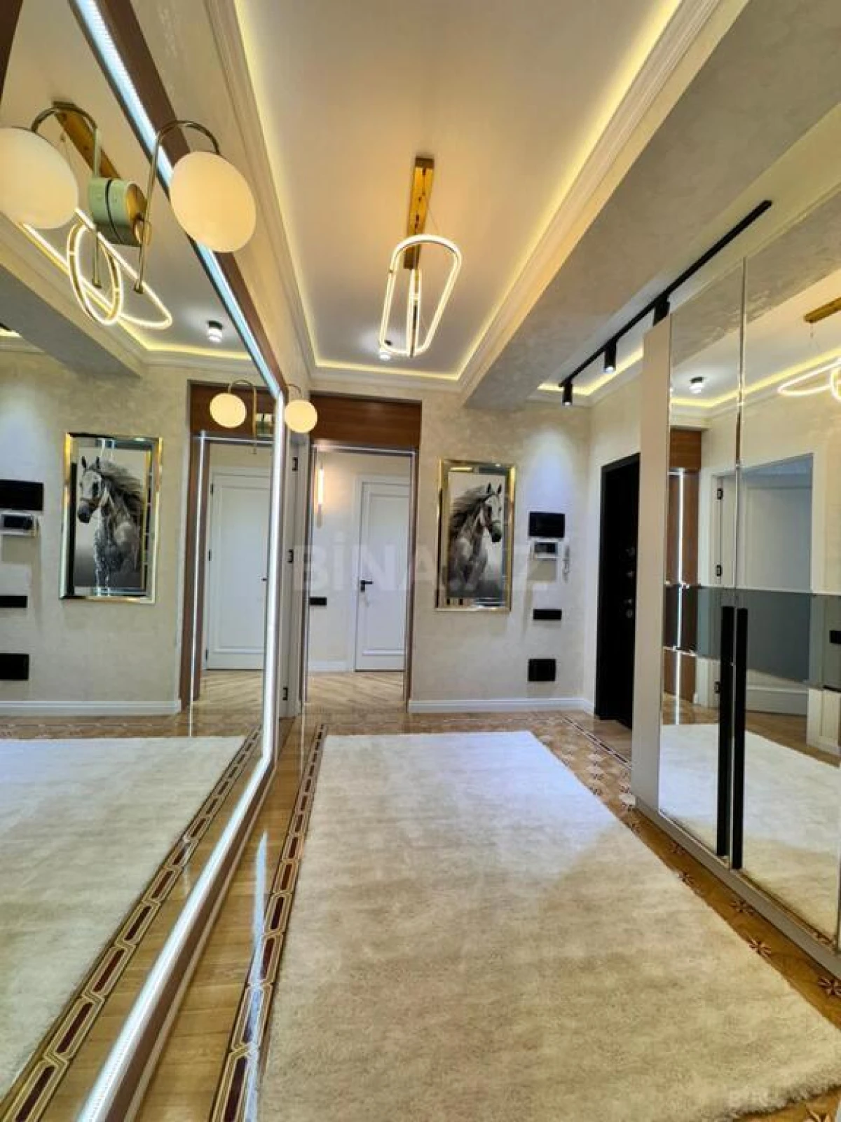 Satılır 2 otaqlı mənzil 82 m²