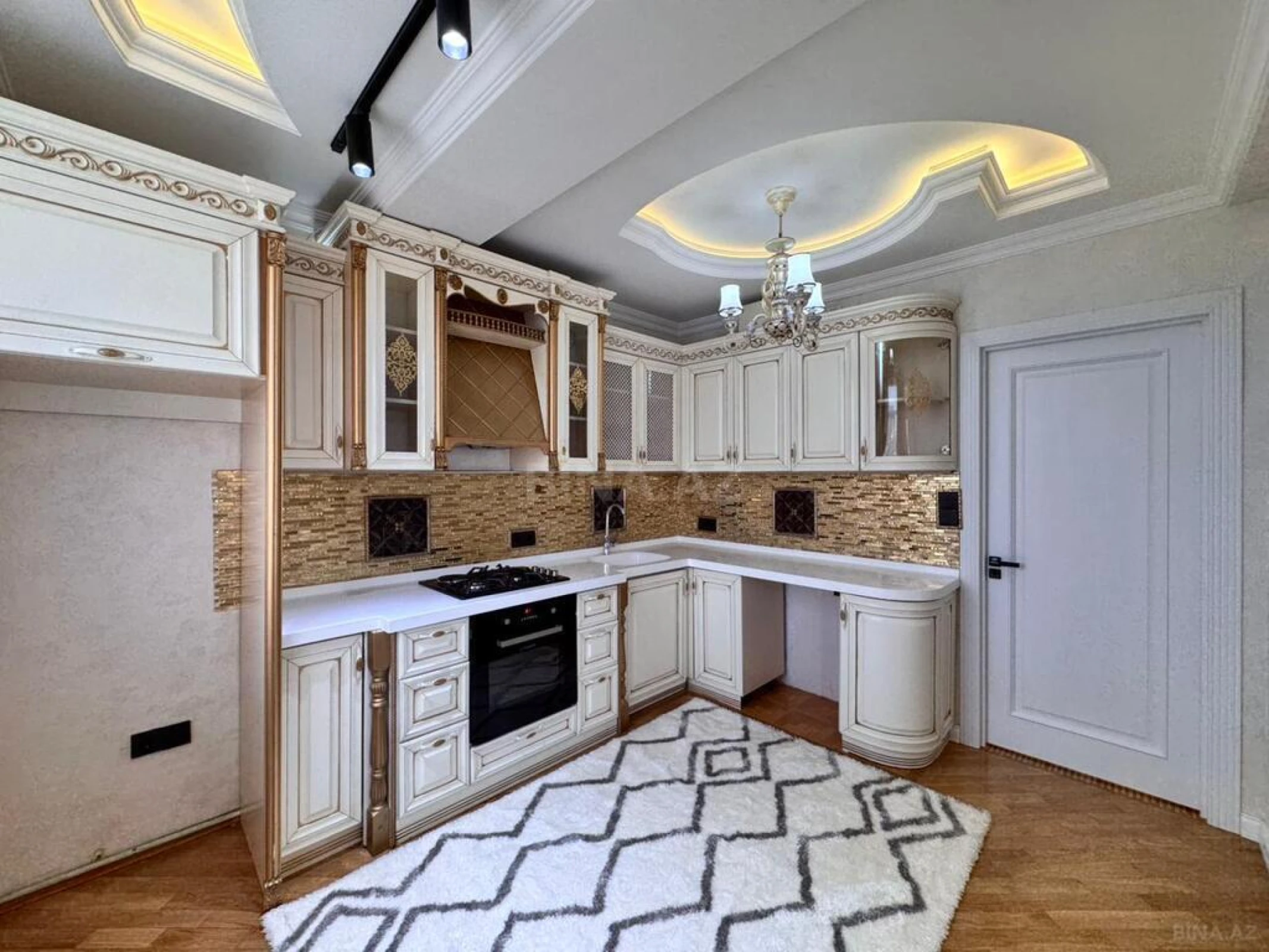 Satılır 2 otaqlı mənzil 82 m²