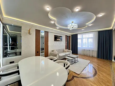Satılır 2 otaqlı mənzil 82 m²