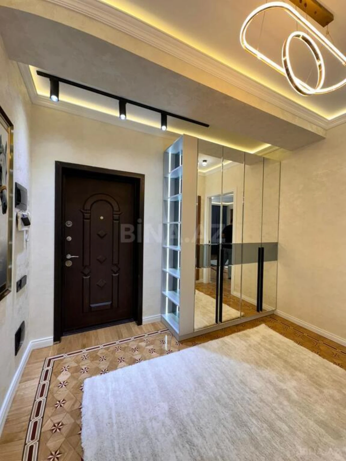 Satılır 2 otaqlı mənzil 82 m²