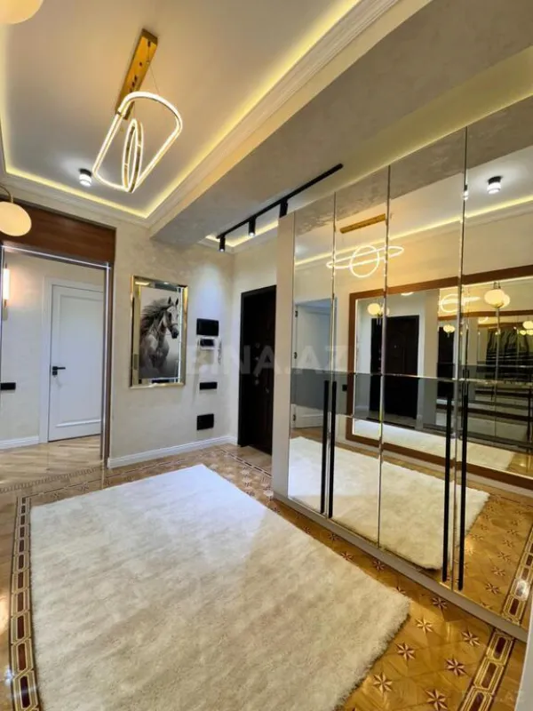 Satılır 2 otaqlı mənzil 82 m²