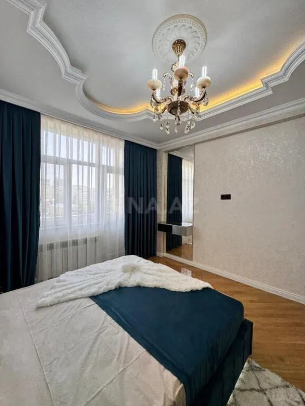 Satılır 2 otaqlı mənzil 82 m²