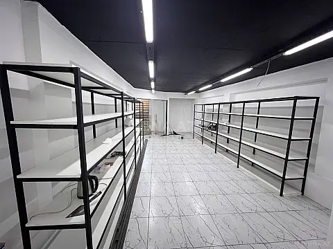 Satılır obyekt 260 m²