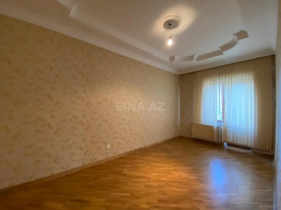 Satılır 9 otaqlı həyət evi 380 m²