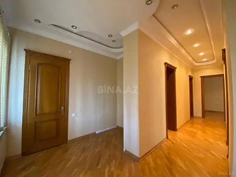Satılır 9 otaqlı həyət evi 380 m²