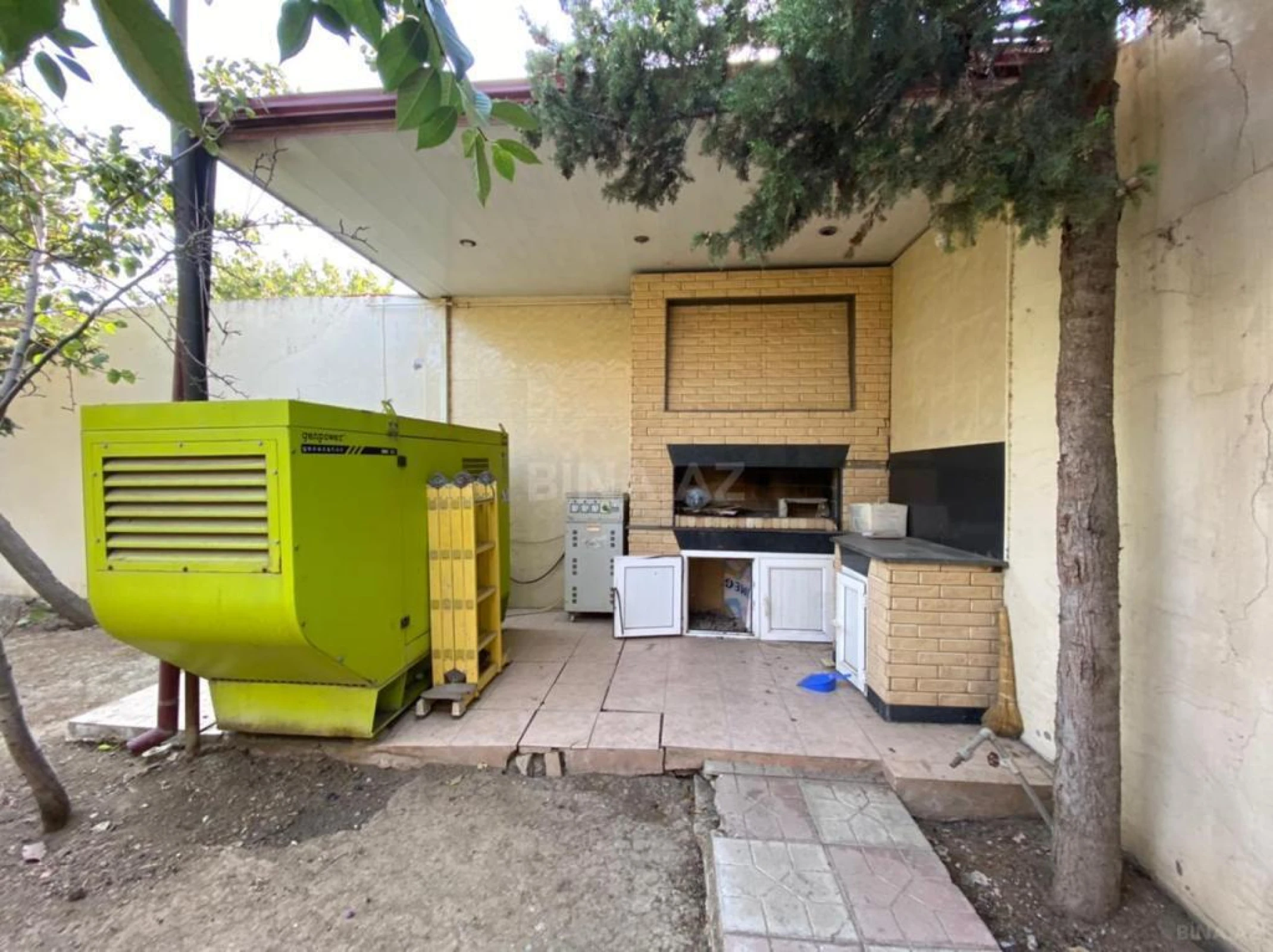 Satılır 9 otaqlı həyət evi 380 m²