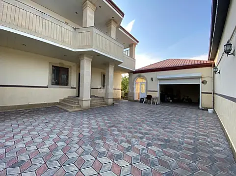 Satılır 9 otaqlı həyət evi 380 m²