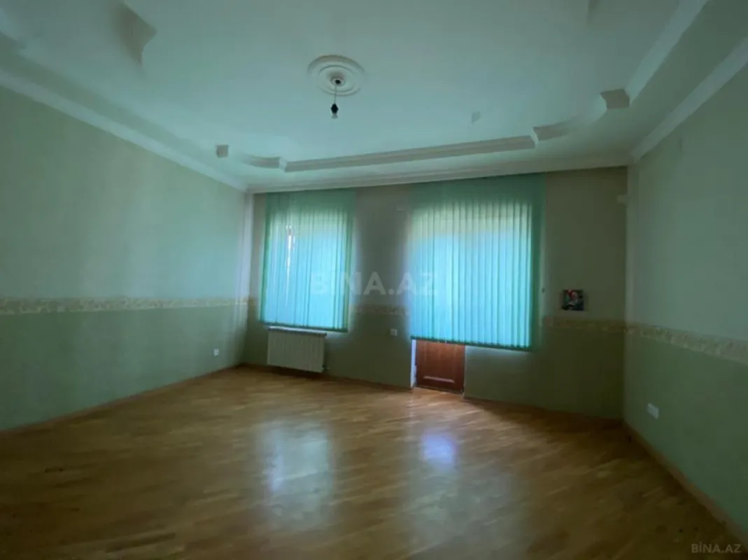 Satılır 9 otaqlı həyət evi 380 m²