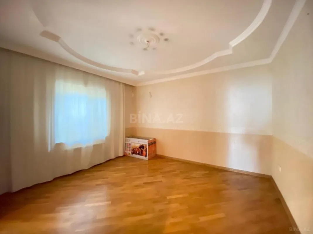 Satılır 9 otaqlı həyət evi 380 m²
